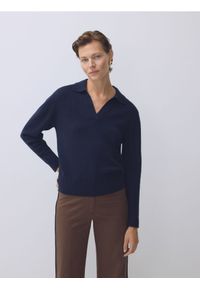 Reserved - Sweter polo z wełny merino - granatowy. Typ kołnierza: polo. Kolor: niebieski. Materiał: wełna