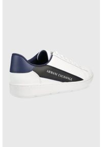 Armani Exchange sneakersy kolor biały. Nosek buta: okrągły. Zapięcie: sznurówki. Kolor: biały. Materiał: materiał, guma