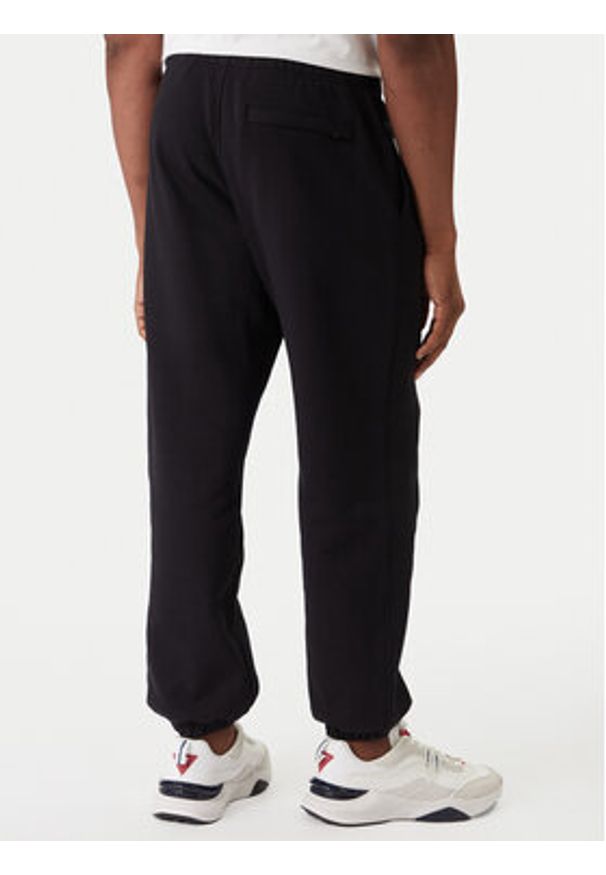 Guess Jeans Spodnie dresowe M6RB70 KCPR1 Czarny Regular Fit. Kolor: czarny. Materiał: bawełna