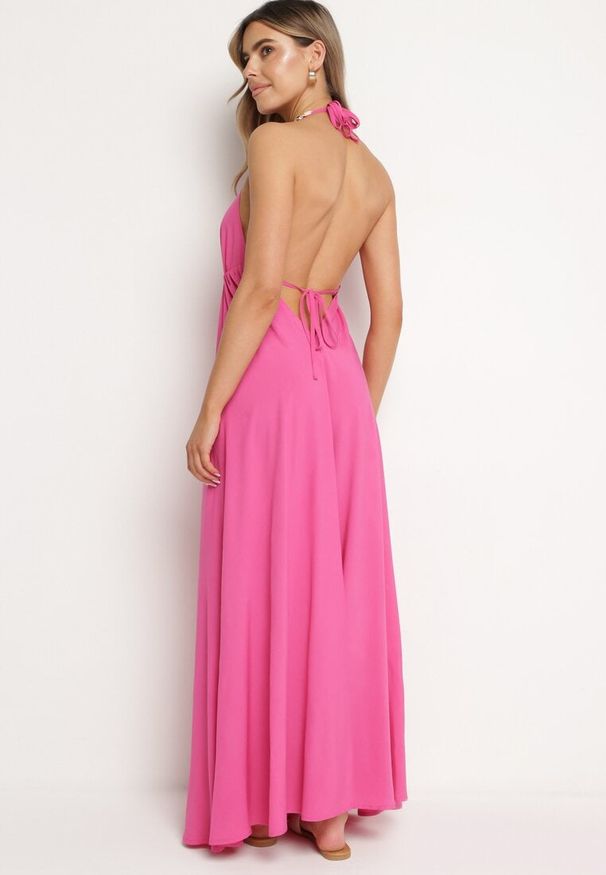 Born2be - Fuksjowa Sukienka z Wiskozy o Mocno Rozkloszowanym Fasonie Wiązana na Szyi Uldren. Okazja: na co dzień, na spacer. Kolor: różowy. Materiał: wiskoza. Sezon: lato. Typ sukienki: rozkloszowane. Styl: casual