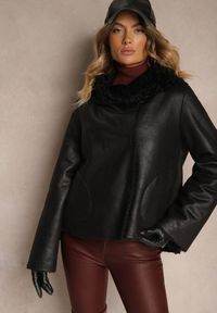 Renee - Czarna Pudełkowa Kurtka Biker z Szerokim Kołnierzem i Futrzaną Wyściółką Lioiala. Okazja: na co dzień. Kolor: czarny. Materiał: futro. Styl: elegancki, casual, rockowy
