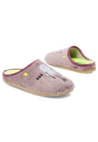 Hot Potatoes by Gioseppo - Kapcie damskie Gioseppo Hot Potatoes, pantofle na płaskiej podeszwie z ozdobnymi napisami ocieplane, różowe, Slayton-76947. Okazja: do domu. Kolor: różowy. Materiał: materiał. Wzór: nadruk, napisy, aplikacja. Obcas: na płaskiej podeszwie #2