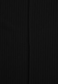 Renee - Czarne Prążkowane Spodnie High Waist z Szerokimi Nogawkami Ginorria. Stan: podwyższony. Kolor: czarny. Materiał: prążkowany. Długość: krótkie. Sezon: lato #8