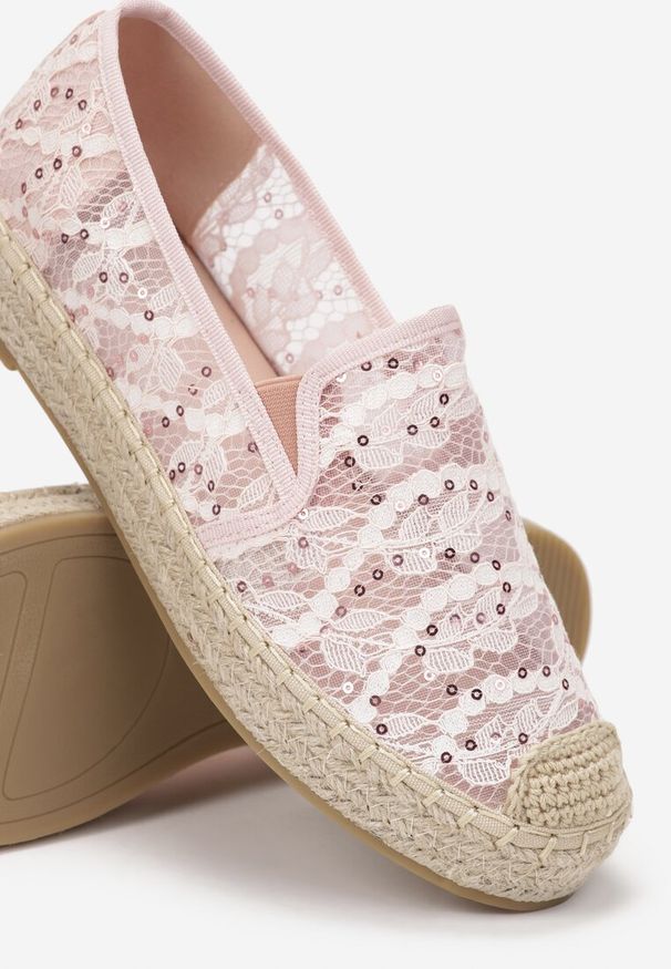 Born2be - Różowe Espadryle Ampephone. Zapięcie: bez zapięcia. Kolor: różowy. Szerokość cholewki: normalna. Wzór: aplikacja, koronka. Wysokość cholewki: przed kostkę. Materiał: koronka, materiał. Sezon: lato. Obcas: na płaskiej podeszwie. Styl: klasyczny