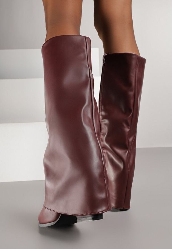 Renee - Bordowe Kozaki Kowbojki na Stożkowym Obcasie Ozdobione Wywiniętą Cholewką Nalunisa. Okazja: na co dzień. Kolor: czerwony. Materiał: jeans. Szerokość cholewki: normalna. Wzór: aplikacja. Obcas: na obcasie. Styl: casual, elegancki. Wysokość obcasa: średni