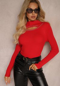 Renee - Czerwony Prążkowany Golf z Dekoltem Ozdobionym Cyrkoniami i Wycięciem Meriannes. Okazja: na co dzień. Typ kołnierza: golf. Kolor: czerwony. Materiał: prążkowany. Wzór: aplikacja. Styl: casual, elegancki #4