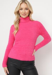 Born2be - Fuksjowy Elastyczny Golf z Wełną i Ściągaczami Ozdobiony Długim Włosem Alussone. Typ kołnierza: golf. Kolor: różowy. Materiał: wełna. Długość rękawa: długi rękaw. Długość: długie. Wzór: aplikacja #3