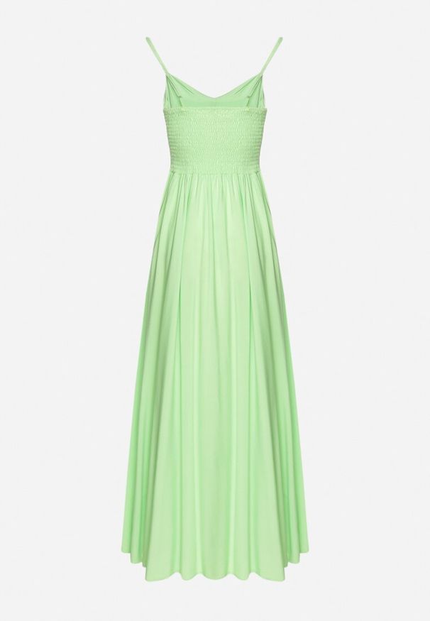 Born2be - Jasnozielona Rozkloszowana Wiskozowa Sukienka na Cienkich Regulowanych Ramiączkach Canelsea. Okazja: na co dzień. Kolor: zielony. Materiał: wiskoza. Długość rękawa: na ramiączkach. Styl: casual