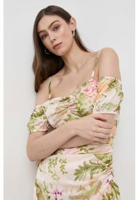 Guess sukienka kolor pomarańczowy mini prosta. Okazja: na co dzień. Kolor: pomarańczowy. Materiał: tkanina. Długość rękawa: na ramiączkach. Typ sukienki: proste. Styl: casual. Długość: mini #2