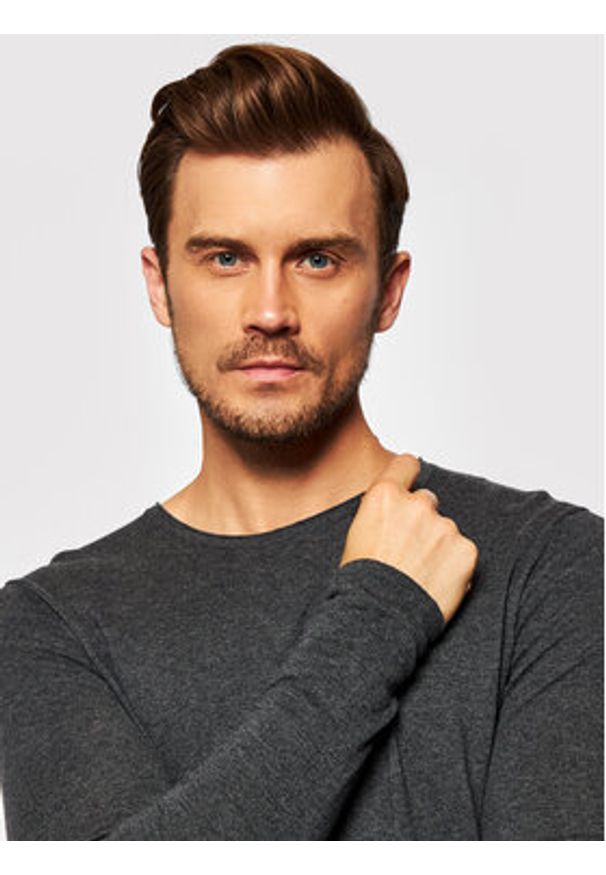 Selected Homme Sweter Rome 16079774 Szary Regular Fit. Kolor: szary. Materiał: bawełna