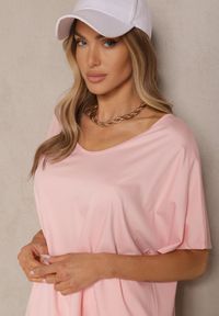 Renee - Jasnoróżowy T-shirt z Wiskozą w Stylu Nietoperza Liofala. Okazja: na co dzień. Kolor: różowy. Materiał: wiskoza. Styl: elegancki, casual #4