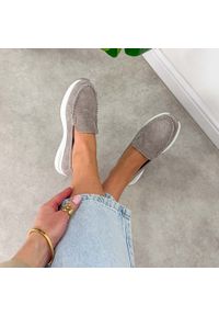 Fango ażurowe skórzane mokasyny damskie Jezzi 9793. Okazja: na co dzień, na spacer. Nosek buta: okrągły. Zapięcie: bez zapięcia. Kolor: brązowy. Szerokość cholewki: normalna. Wzór: ażurowy. Materiał: skóra. Sezon: wiosna, lato, jesień. Styl: casual, klasyczny, elegancki #1