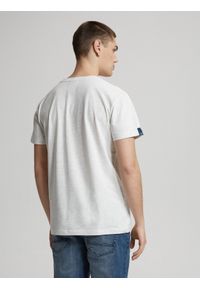 Diverse - T-shirt męski z nadrukiem ASSAJ VII S1816 - biały. Kolor: biały. Materiał: wiskoza, bawełna. Wzór: nadruk