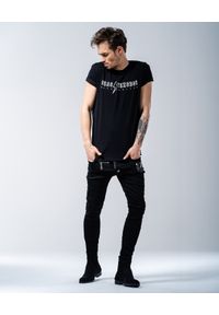 GUNS & TUXEDOS - Czarny t-shirt z logo Back Black. Kolor: czarny. Materiał: bawełna, jeans. Wzór: nadruk. Styl: rockowy
