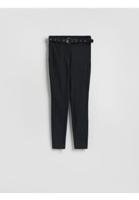 Reserved - Spodnie z paskiem - czarny. Kolor: czarny. Materiał: tkanina, wiskoza #1