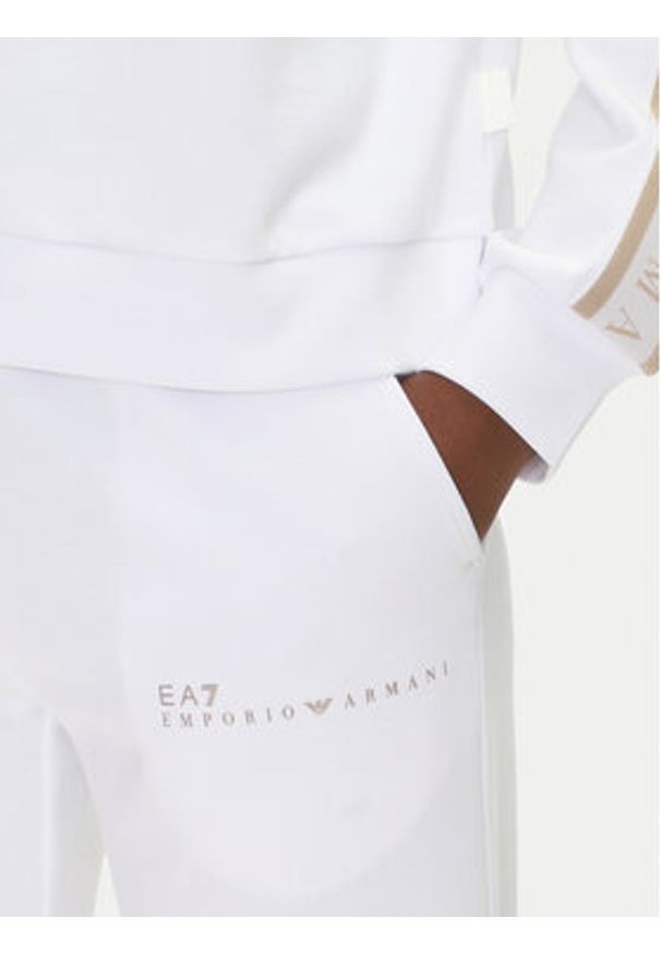 EA7 Emporio Armani Dres 7W000283 AF12501 U0002 Biały Regular Fit. Kolor: biały. Materiał: syntetyk