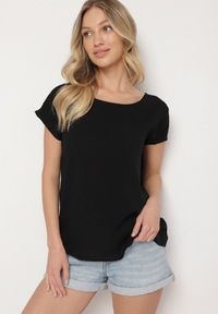 Born2be - Czarna Bluzka z Wiskozy o Kroju Oversize Liruvia. Okazja: na co dzień. Kolor: czarny. Materiał: wiskoza. Styl: casual #4