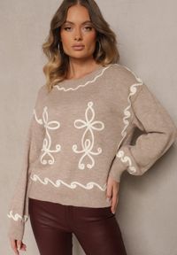 Renee - Beżowy Sweter z Wiskozą i Geometrycznym Wzorem Senallin. Okazja: na co dzień. Kolor: beżowy. Materiał: wiskoza. Wzór: geometria. Styl: casual