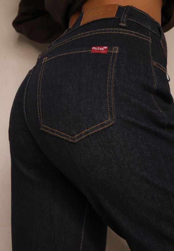 Renee - Granatowe Jeansy Mom Fit Regular Waist Ahortia. Okazja: na co dzień. Kolor: niebieski. Styl: klasyczny, casual