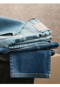 Reserved - Jeansy relaxed straight - niebieski. Kolor: niebieski