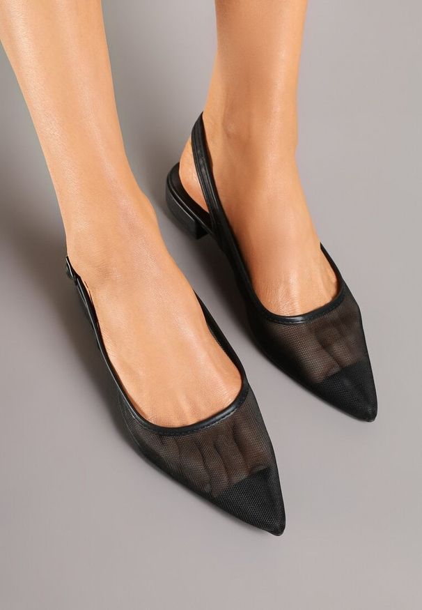 Renee - Czarne Sandały Typu Slingback z Siateczkową Cholewką Medeora. Okazja: na co dzień. Nosek buta: szpiczasty. Zapięcie: sprzączka. Kolor: czarny. Materiał: jeans. Styl: casual