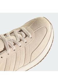 Adidas - adidas Sneakersy Run 70S 2.0 Shoes KJ7999 Beżowy jasny. Kolor: beżowy. Materiał: zamsz, skóra. Sport: bieganie #5