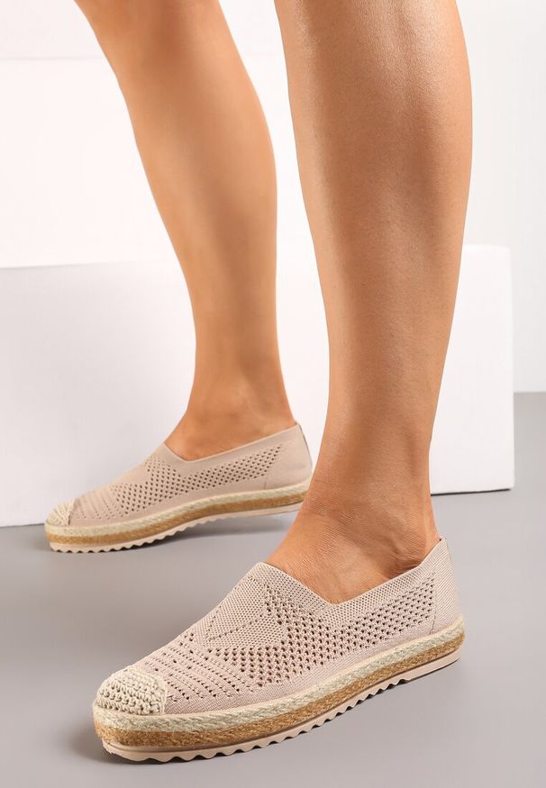 Born2be - Ciemnobeżowe Ażurowe Espadryle z Ozdobną Plecionką Thalessia. Kolor: beżowy. Szerokość cholewki: normalna. Wzór: ażurowy. Sezon: lato