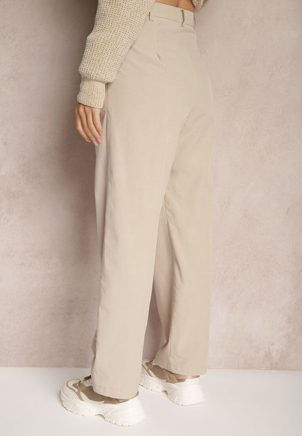 Renee - Beżowe Bawełniane Spodnie Garniturowe z Szerokimi Nogawkami Befia. Okazja: na spotkanie biznesowe. Stan: podwyższony. Kolor: beżowy. Materiał: bawełna. Styl: biznesowy, klasyczny