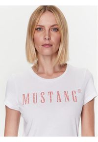 Mustang T-Shirt Alexia C Print 1013620 Biały Regular Fit. Kolor: biały. Materiał: bawełna. Wzór: nadruk #2