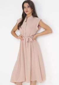 Born2be - Różowa Midi Sukienka Zapinana na Guziki z Wiązanym Paskiem Alyssama. Kolor: różowy. Materiał: materiał. Długość: midi #2