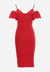 Born2be - Czerwona Sukienka Dopasowana z Kopertową Górą i Ozdobną Falbanką Yaleria. Okazja: na wesele, na ślub cywilny. Kolor: czerwony. Materiał: materiał. Długość rękawa: krótki rękaw. Typ sukienki: kopertowe #6