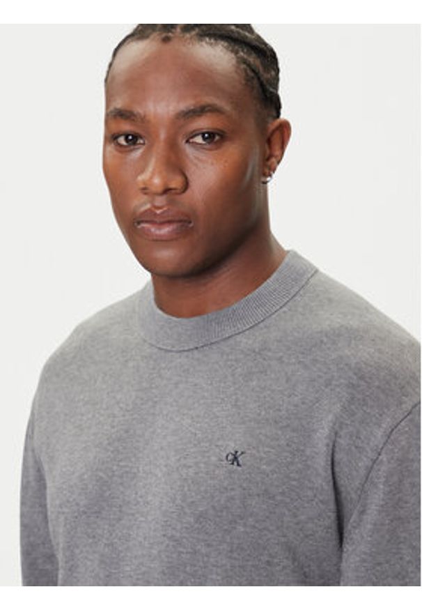 Calvin Klein Jeans Sweter LV04RC309G Szary Regular Fit. Kolor: szary. Materiał: bawełna