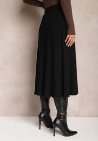 Renee - Czarna Dzianinowa Spódnica Midi z Gumką w Pasie Versarra. Kolor: czarny. Materiał: dzianina. Wzór: gładki #2