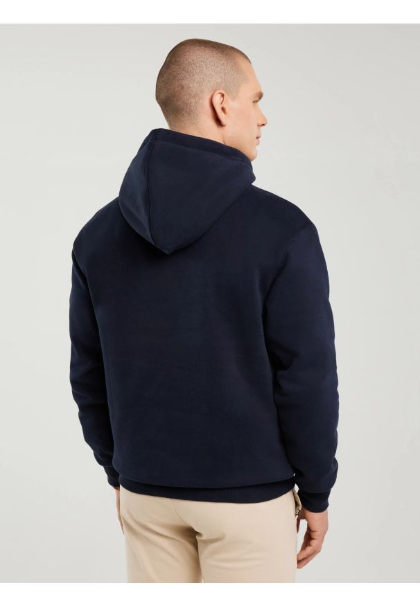 Big-Star - Bluza męska z kapturem z logo BIG STAR granatowa Ashlyno 403. Typ kołnierza: kaptur. Kolor: niebieski. Materiał: dzianina. Wzór: nadruk, aplikacja