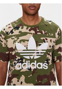 Adidas - adidas T-Shirt Camo IS0215 Zielony Regular Fit. Kolor: zielony. Materiał: bawełna
