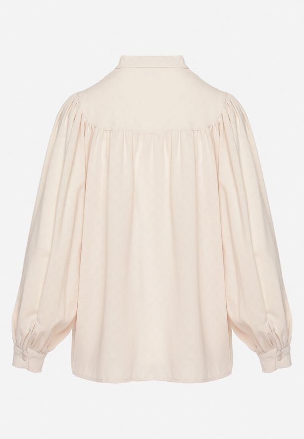 Born2be - Jasnobeżowa Koszula ze Stójką z Lekko Bufiastymi Rękawami Himastia. Typ kołnierza: kołnierzyk stójkowy. Kolor: beżowy. Materiał: jeans. Styl: elegancki, klasyczny