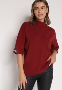 Born2be - Bordowy Sweter Ozdobiony na Rękawach Cyrkoniami Aletusa. Okazja: na co dzień. Kolor: czerwony. Materiał: jeans. Wzór: aplikacja. Styl: elegancki, casual #7