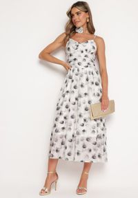 Born2be - Biała Rozkloszowana Sukienka w Florystyczny Print z Chokerem Różą Jomeria. Okazja: na co dzień. Typ kołnierza: dekolt w kształcie V. Kolor: biały. Długość rękawa: krótki rękaw. Wzór: nadruk. Styl: casual #3