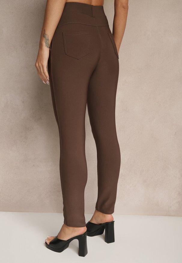 Renee - Brązowe Spodnie Typu Skinny High Waist Ozdobione Cyrkoniami Lavilara. Okazja: na co dzień. Stan: podwyższony. Kolor: brązowy. Wzór: aplikacja. Styl: elegancki, casual