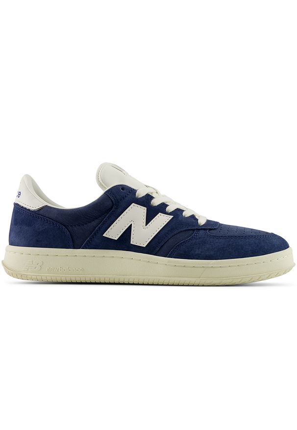 Buty unisex New Balance CT500CD – granatowe. Kolor: niebieski. Materiał: guma, zamsz, skóra, nubuk. Szerokość cholewki: normalna. Sport: tenis
