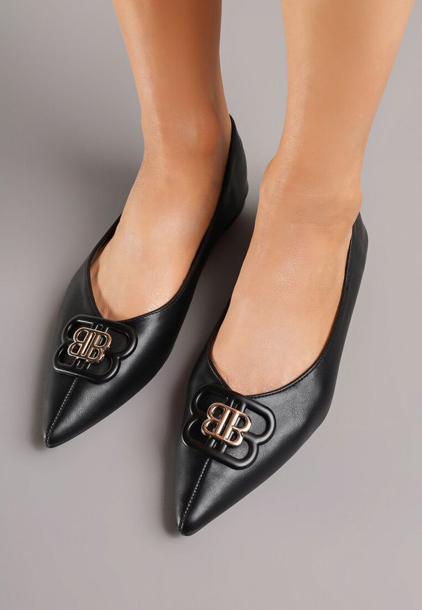 Born2be - Czarne Balerinki z Noskiem w Szpic i Elegancką Aplikacją Naliema. Okazja: na co dzień. Nosek buta: szpiczasty. Kolor: czarny. Wzór: aplikacja. Obcas: na płaskiej podeszwie. Styl: elegancki