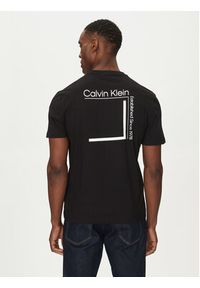 Calvin Klein T-Shirt Linear Box Logo K10K114152 Czarny Regular Fit. Kolor: czarny. Materiał: bawełna