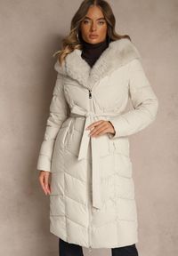Renee - Biała Kurtka z Pikowanymi Przeszyciami Futerkiem i Paskiem Serapella. Okazja: na spacer, na imprezę. Kolor: biały. Materiał: futro #4