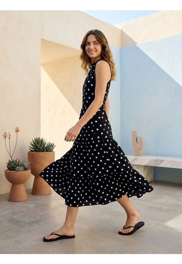 Sinsay - Wiskozowa sukienka midi w grochy z wiązanym dekoltem halter - wielobarwny. Typ kołnierza: dekolt halter. Materiał: wiskoza. Wzór: grochy. Długość: midi