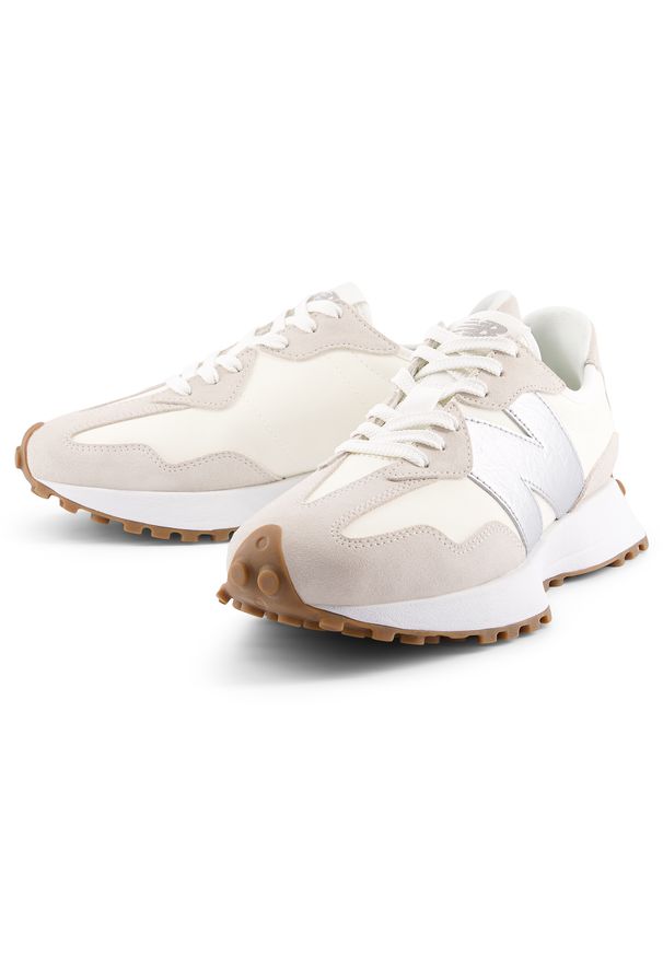 Buty damskie New Balance W327240 – beżowe. Okazja: na co dzień. Kolor: beżowy. Materiał: guma, zamsz, dresówka. Szerokość cholewki: normalna. Sezon: wiosna