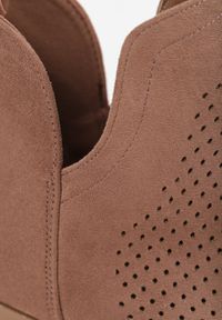 Born2be - Brązowe Ażurowe Botki Vices na Płaskiej Podeszwie z Ozdobnym Wycięciem Selenith. Okazja: na co dzień. Kolor: brązowy. Materiał: jeans. Wzór: ażurowy. Obcas: na płaskiej podeszwie. Styl: casual, klasyczny, elegancki #8