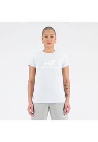 Koszulka damska New Balance WT31546IB – niebieska. Kolor: niebieski. Materiał: materiał, bawełna, poliester. Długość rękawa: krótki rękaw. Długość: krótkie. Wzór: nadruk, napisy #1