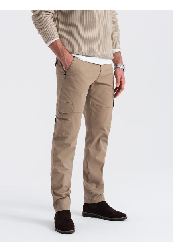 Ombre Clothing - Spodnie męskie cargo STRAIGHT LEG z kieszeniami zapinanymi na zamek – khaki V3 OM-PACG-0204 - XXL. Kolor: brązowy. Materiał: bawełna, elastan, materiał. Styl: elegancki