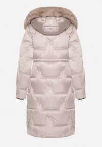 Born2be - Beżowa Pikowana Kurtka o Długim Kroju ze Ściągaczem w Talii i Kapturem Galita. Okazja: na co dzień. Kolor: beżowy. Materiał: dzianina, jeans, futro, poliester. Długość: długie. Styl: casual, elegancki #2