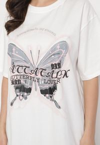 Born2be - Biały T-shirt Oversize z Bawełny z Nadrukiem z Motylem Nonatira. Okazja: na spacer. Kolor: biały. Materiał: bawełna. Wzór: nadruk. Styl: klasyczny, elegancki #6